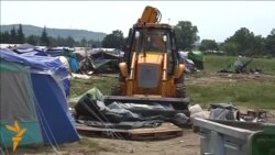 Булдожери го чистат кампот кај Идомени