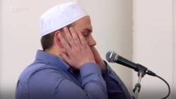 Falja në xhami pa besimtarë