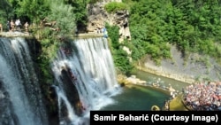 Skokovi na vodopadima rijeke Plive u Jajcu