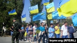 Учасники «продовольчої блокади» Криму біля контрольного пункту в’їзду-виїзду «Чонгар», 20 вересня 2015 року 