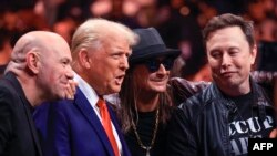Puternici și bogați: White, Trump Kid Rock și Musk la Madison Square Garden, în noiembrie 2024.