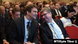 György László államtitkár és Parragh László, az MKIK elnöke egy, a kkv-król szóló stratégiáról rendezett 2019-es konferencián. Fotó: Illyés Tibor / MTI