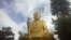 Далат қаласындағы ең биік белестердің біріне орнатылған Будда мүсіні.