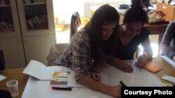 Ученици од средното економско училиште Арсени Јовков од Скопје учествуваат во проект за интегрирано образование.