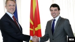 Министерот Никола Попоски и шефот на делегацијата на ЕУ во Македонија Аиво Орав