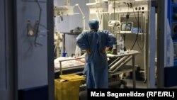 კანონპროექტის თანახმად, რეგულირების სააგენტოს ენიჭება კლინიკაში წინასწარი შეტყობინების გარეშე, ნებისმიერ დროს შესვლის, ხელშეუხებლობის მოთხოვნის, დალუქვის, ამოღების და ა.შ. უფლებამოსილებები