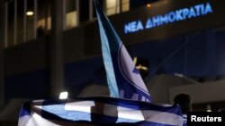 Slavlje ispred središta konzervativne partije Nova demokratija nakon pobede na izborima, 7. juli, 2019. 