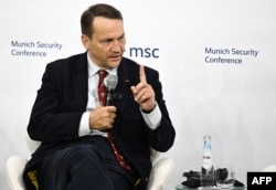 Ministrul polonez de Externe, Radoslaw Sikorski, la un panel din cadrul Conferinței pentru Securitate de la Munchen, 15 februarie 2025.