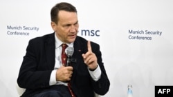 Kryediplomati polak, Radoslaw Sikorski. Fotografi nga arkivi.