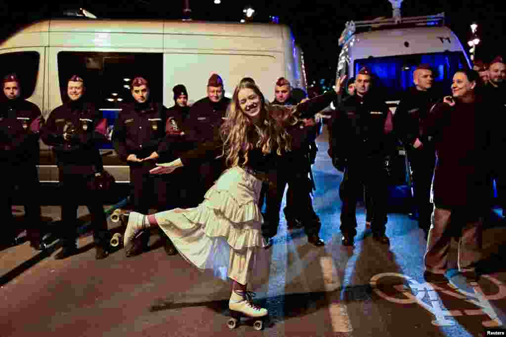 Komolyabb rendőri beavatkozásra nem került sor, de voltak, akiket előállítottak. Nekik a Momentum jogsegélyt ígért egy szerda reggeli Facebook-bejegyzésben.