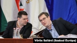 Kiss Ambrus, a Főpolgármesteri Hivatal főigazgatója és Karácsony Gergely főpolgármester a Fővárosi Közgyűlés ülésén, 2025. február 26-án 