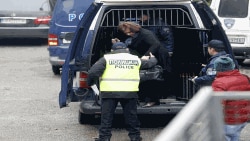 Спроведување на Катица Јанева во суд за почеток на судењето за случајот Рекет