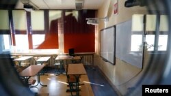 Prazne klupe u školama, ilustrativna fotografija