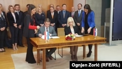 Ministri Butković i Mihajlović potpisuju memorandum