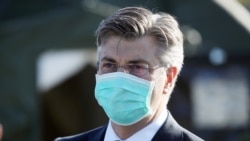 Andrej Plenković, hrvatski premijer, sa zaštitnom maskom.