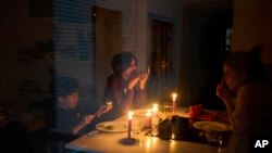 Pe 28 aprilie, toate țările din Peninsula Iberică au fost afectate de o pană de curent generalizată. Alimentarea cu energie electrică a fost reluată treptat, pe parcursul nopții și al zilei următoare.