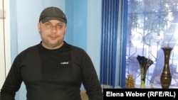 Житель Темиртау Станислав Войцеховский, снявший несколько видеороликов на тему экологической ситуации в городе. Карагандинская область, 7 сентября 2018 года.