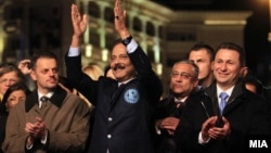 Архивска фотографија: Сопственикот на Сахара групацијата Субрата Рој, премиерот на Македонија Никола Груевски и вицепремиерот Зоран Ставрески на отворањето на Балканскиот мировен фестивал во Скопје на 1 октомври 2013.