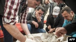 Mbetjet mortore të shqiptarëve të Kosovës të vrarë nga forcat serbe gjatë luftës së fundit. Këto mbetje janë gjetur në një varrezë masive në Rudnicë të Serbisë dhe janë identifikuar 15 vjet pas mbarimit të luftës.