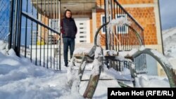 Afrim Gashi thotë se vajza e tij, Blinera ka qejf të dalë jashtë e të luajë dhe jo të qëndrojë e mbyllur në shtëpi.