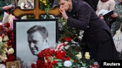 На могиле Алексея Навального