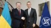 Presidenti ukrainas, Petro Poroshenko (majtas) dhe Sekretari i Përgjithshëm i NATO-s, Jens Stoltenberg, foto nga arkivi