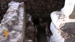 Tri crkve ispod crkve