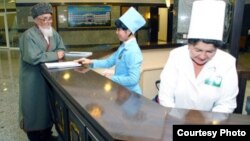 Фотография с правительственного сайта, иллюстрирующая модернизацию системы здравоохранения Туркменистана.