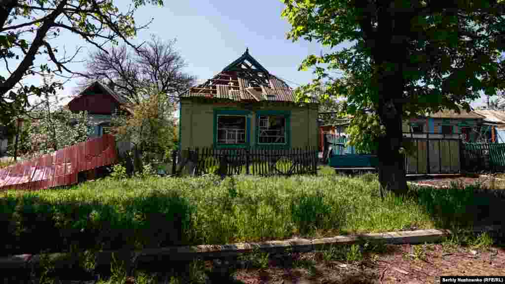 Ez a ház a Vuhledar melletti Precsisztivka faluban 2023 májusában vált lakhatatlanná. Az orosz csapatok 2024 szeptemberében foglalták el a települést. Az elmúlt évben az orosz hadsereg minden irányban előrenyomult: a Herszoni, a Zaporizzsjai és a Luhanszki területen, de leginkább a Donyeckiben és a Harkiviban