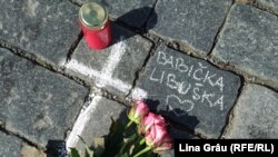  Cehia, Praga. Piața Primăriei din Praga, devenită loc de comemorare a victimelor Codid-19, 4 aprilie 2021.