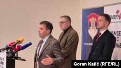 Slijeva nadesno: Nebojša Vukanović, Milan Miličević i Draško Stanivuković, lideri opozicije u RS na pres konferenciji, Banja Luka, 28. januar 2025.