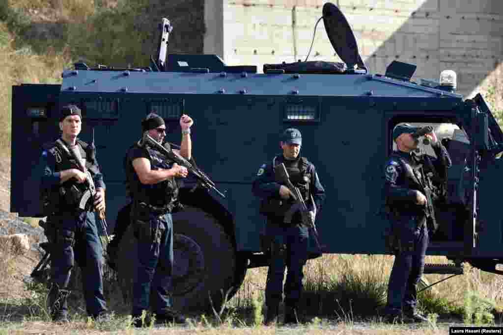 Policija Kosova dežura na Jarinju. (27. septembar)