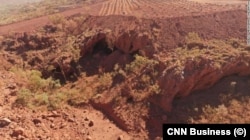 Pećinu Jukan, 46.000 godina staro sveto autohtono područje u Australiji, minirao je Rio Tinto u maju 2020. Rudarska kompanija se kasnije izvinila.