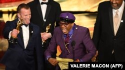 Spike Lee obraća se prisutnima u Dolby teatru