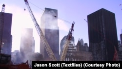 Pamje të Nju Jorkut më 2001, pas sulmeve të 11 shtatorit të po atij viti. Fotografi nga arkivi.