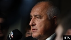 Председателят на ГЕРБ Бойко Борисов дава изявление за медиите в кулоарите на Народното събрание, 13 ноември 2024 г.