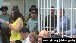 Чинара Жакупбекова на судебном заседании по делу Текебаева.