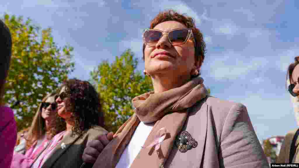 Ove godine, do kraja septembra, u registru Klinike za onkologiju identifikovano je 350 novih slučajeva raka dojke. Prema preliminarnoj računici, do kraja godine verovatno će se približiti broju od 400 i više, rekao je Bislimi za RSE.