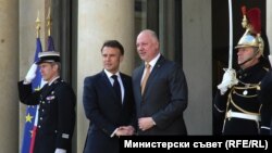 Френският президент Еманюел Макрон посреща българския премиер Росен Желязков за среща на върха за Украйна в Париж, 27 март 2025 г.