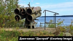 Береговая позиция первых послевоенных бомбометов РБУ-1200 противолодочной системы «Ураган», располагавшаяся на мысе Сигнальный, Заветы Ильича. Фото - Дзен-канал «Дестрой»