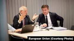 Shefi i diplomacisë së BE-së, Josep Borrell dhe i dërguari i posaçëm i BE-së për dialogun Kosovë-Serbi, Mirosllav Lajçak. Fotografi nga arkivi. 