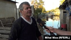 Pe lângă mica afacere, Dănuț Stratulat din Pechea a pierdut și o mare parte din animale, iar casa nu mai poate fi folosită.