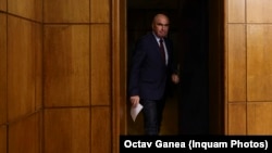 Premierul Ilie Bolojan la conferința de presă organizată pe 27 iunie 2025.