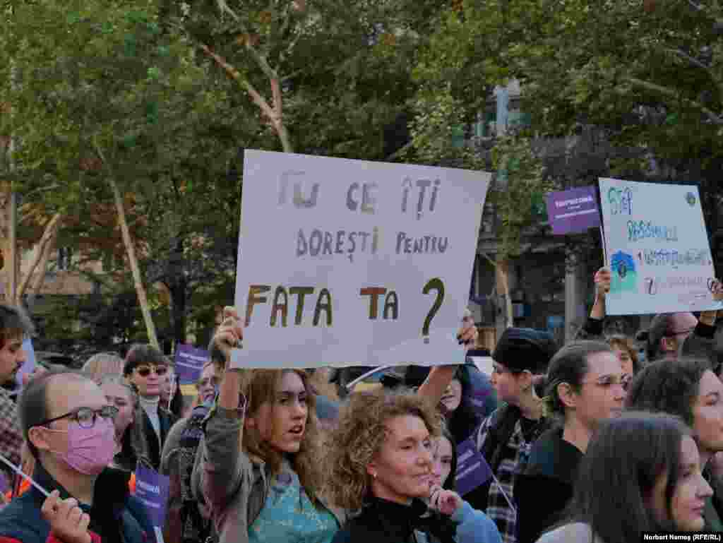 &bdquo;Ieșim la marș pentru a promova o cultură a respectului și a consimțământului, în care învățăm să respectăm limitele celor din jur, să prețuim egalitatea de gen și diversitatea oamenilor&rdquo;, transmite Rețeaua VIF.