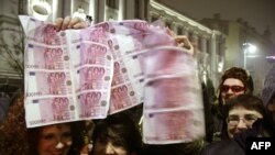 Людзі сьвяткуюць Новы год у Вільні