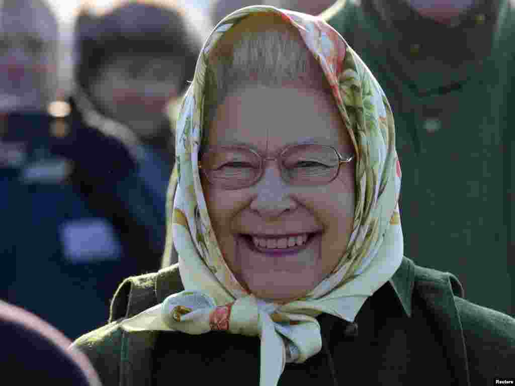 Церемония посадки деревьев в "Роще бриллиантового юбилея" в Норфолке. 3 февраля 2012 года. 