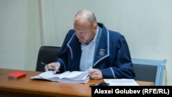 Прокурор Думитру Штефырцэ на заседании суда.