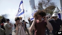 Rendőri tömegoszlatás Tel-Avivban 2023. március 1-jén