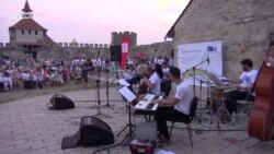 La La Play, în cetatea de la Bender