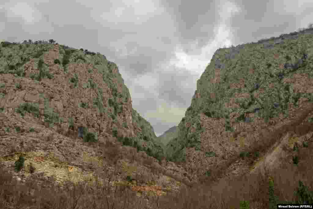 Eko centar Blagaj je smješten u prirodnom kanjonu &quot;Vulin potok&quot;, u naselju Galčići kod Blagaja, nekih desetak kilometara jugoistočno od Mostara.